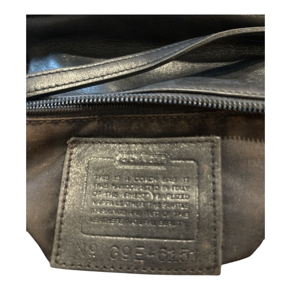 Coach Vintage Small black leather zip top bag. Rare made in Italy BP 2 - Picture 7 of 8